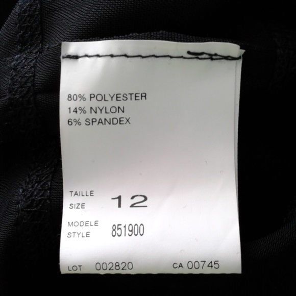 NWT. Pull-on black skirt with layers of U cuts - Picture 7 of 7